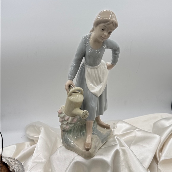 Vintage Lladro Ceramic Female Figurine with  an apron and a watering can. - Picture 1 of 6